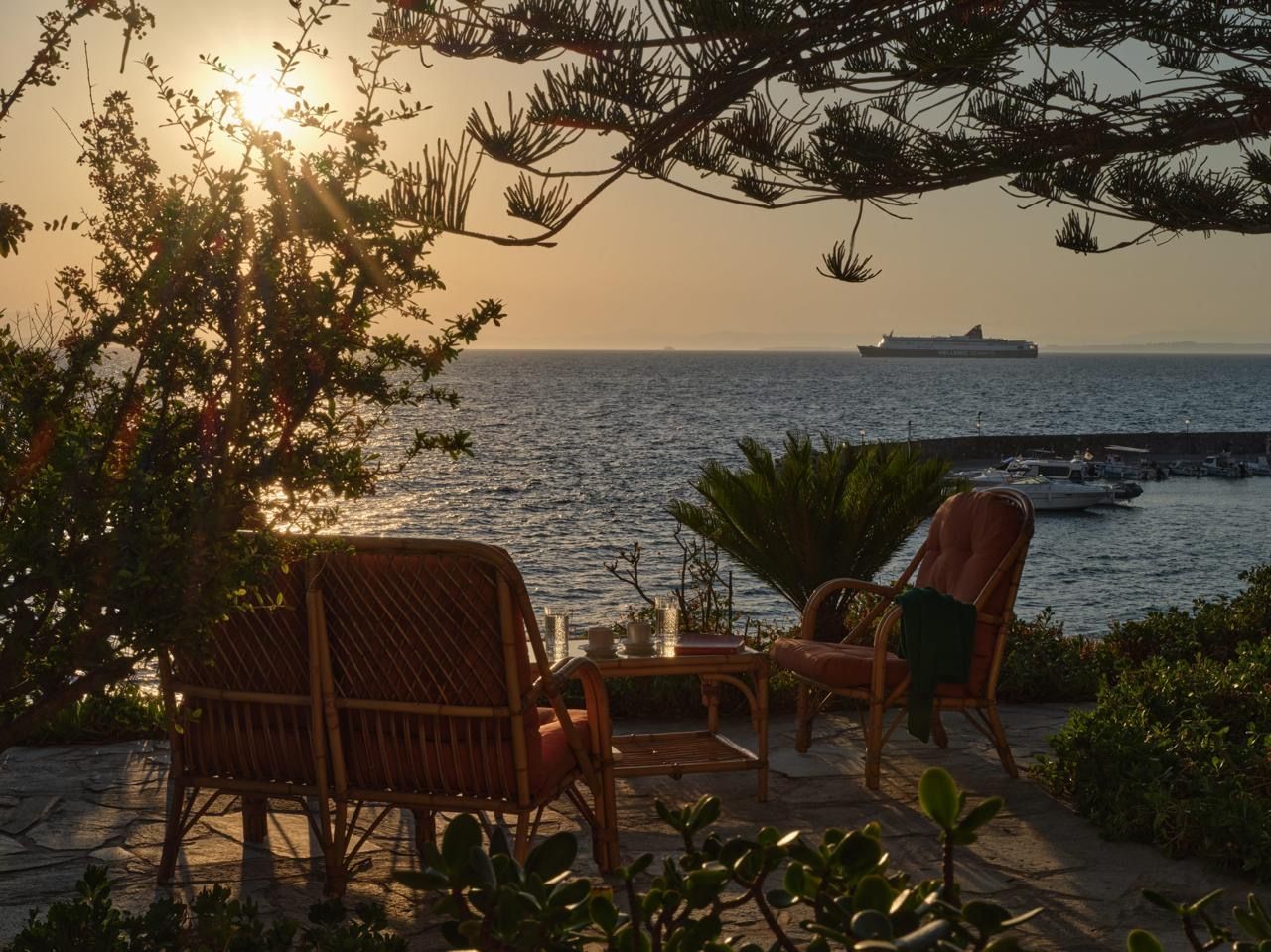 Costa Kosta Seafront Villa Art Gallery